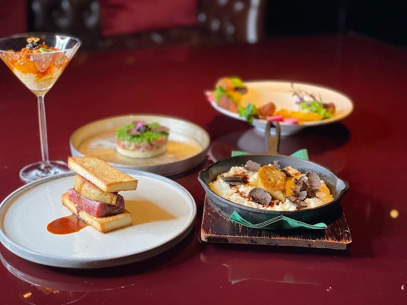 wine＆bar b-noir(ワイン＆バー ビーノワール)の店内・料理の写真 2枚目