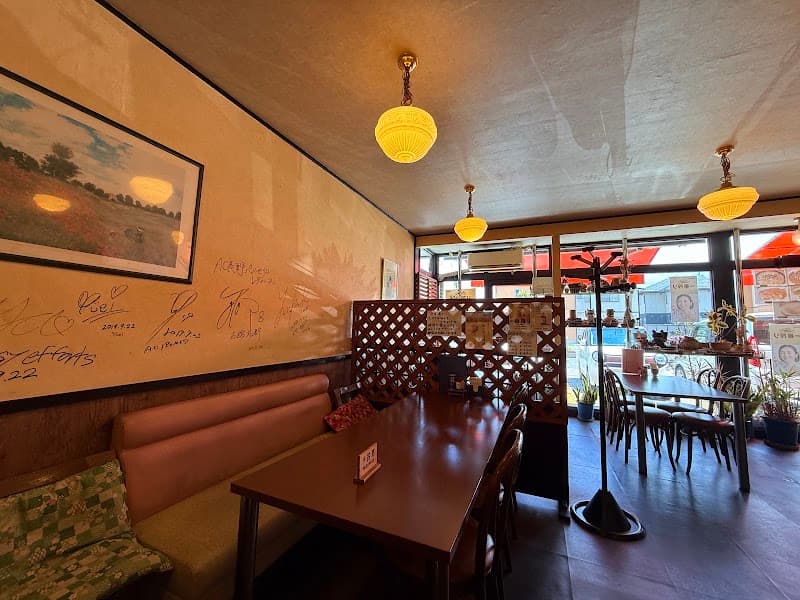 洋食屋 100(わんはんどれっど)の店内・料理の写真 1枚目