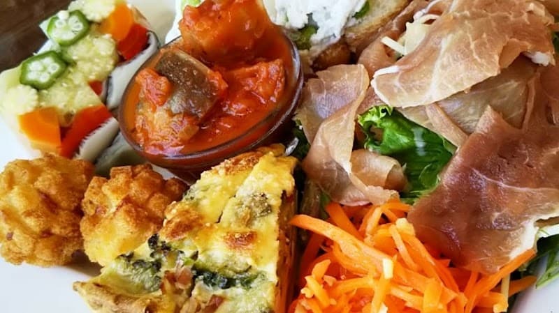 ワイン食堂シャンティ(昼はふわトロオムライス専門店)の店内・料理の写真 2枚目