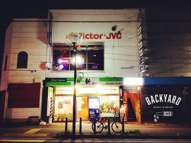 バックヤード