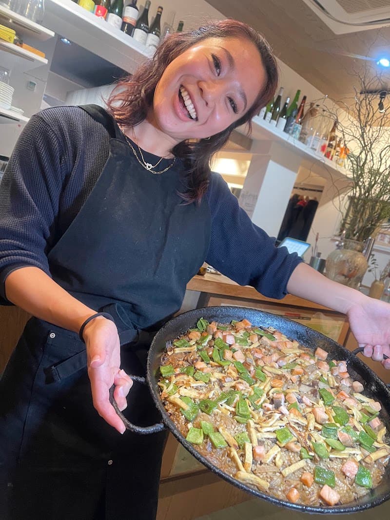 ヌエバルス〜スペインナチュラルワインとクラフト焼酎〜の店内・料理の写真 2枚目
