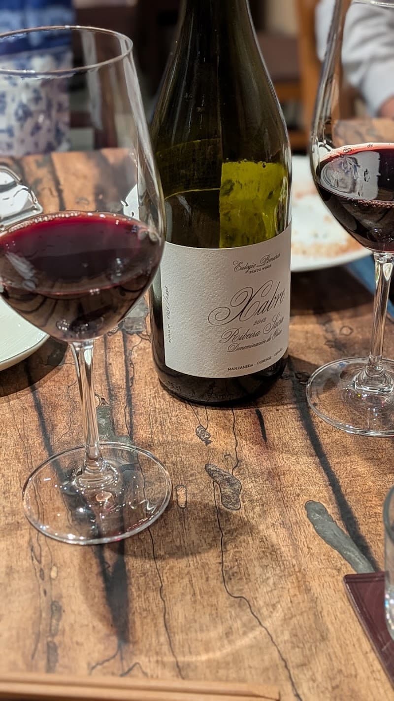 ヌエバルス〜スペインナチュラルワインとクラフト焼酎〜の店内・料理の写真 3枚目