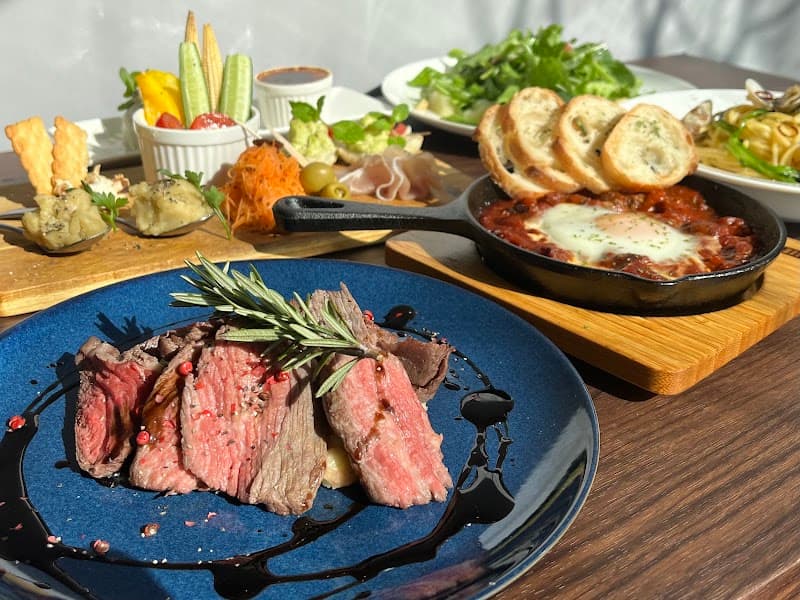 肉とワインのバルモンコジ*moncozyの店内・料理の写真 2枚目