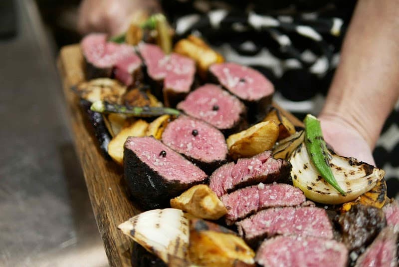 肉とワイン Jinenの店内・料理の写真 3枚目