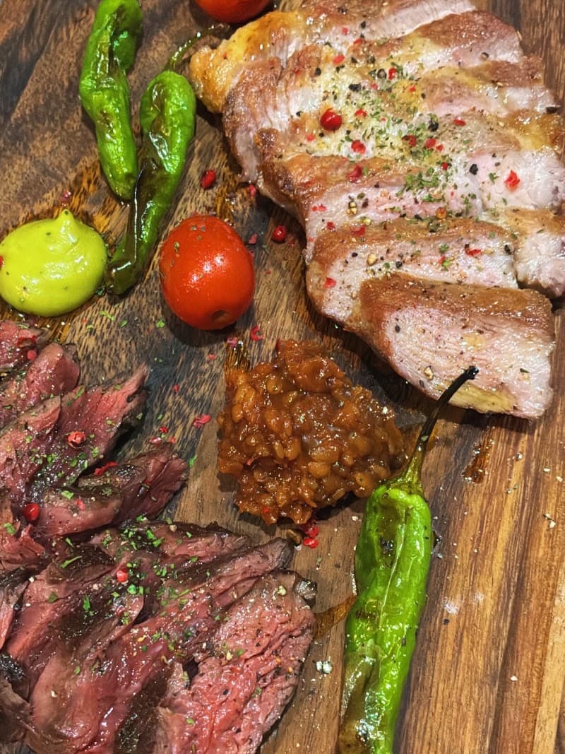 肉と酒Mmmの店内・料理の写真 2枚目