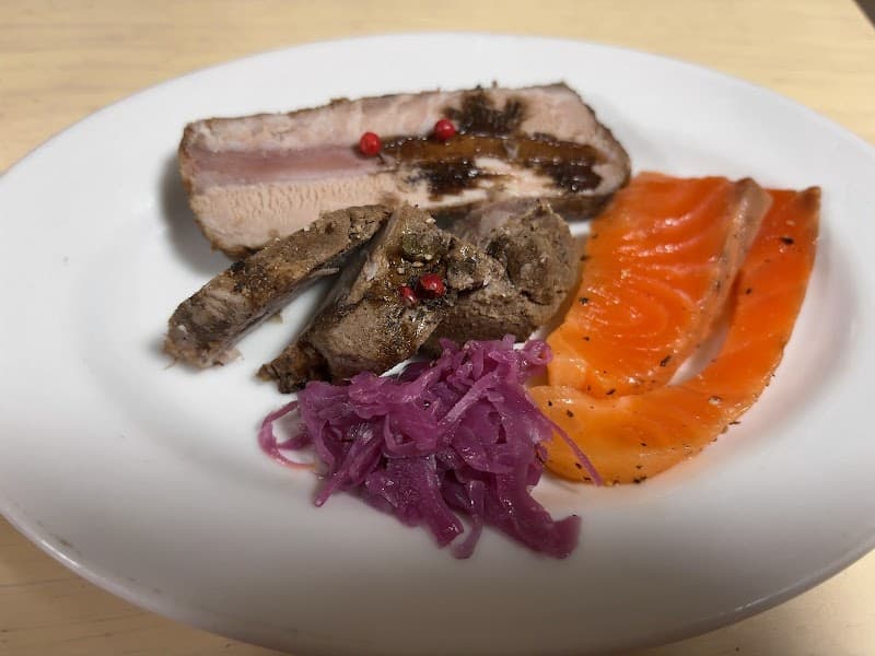 フランス風のお惣菜屋さん Le Traiteur bleu(ルトレトゥールブルー)の店内・料理の写真 3枚目