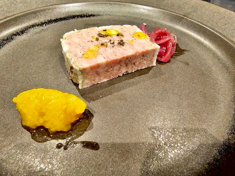 谷６ ワインと料理 モッティーヴォ～Motivo ～の店内・料理の写真 2枚目