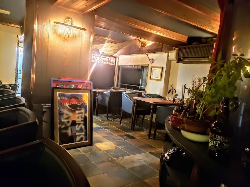 BAR&GALLERY 額縁ピエロの店内・料理の写真 2枚目