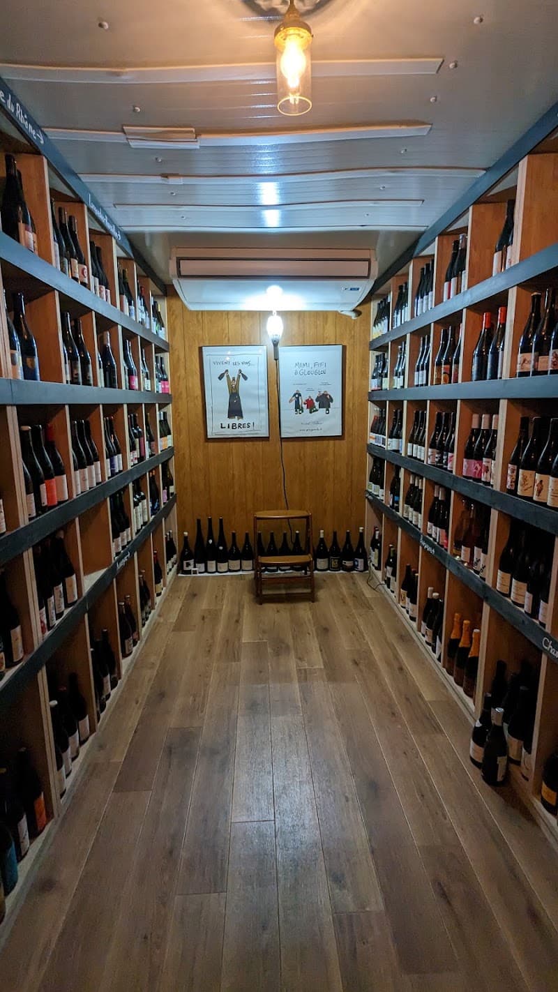 ワインショップ Les Vins Libresの店内・料理の写真 2枚目