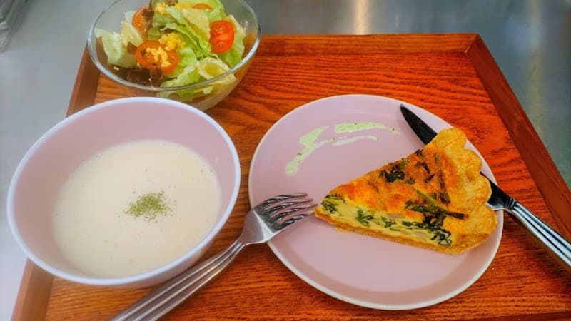 キッシュ専門店あんどぅとろわの店内・料理の写真 2枚目