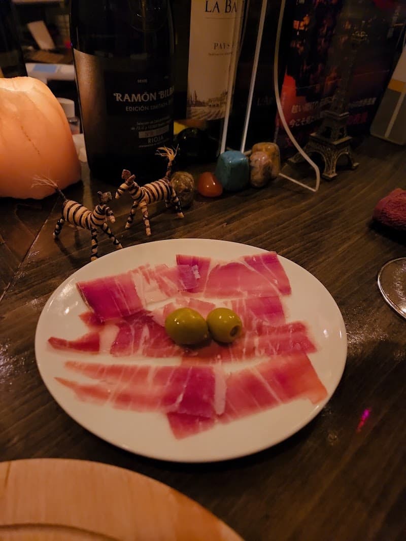 ワインバー ラ・カシェットの店内・料理の写真 2枚目