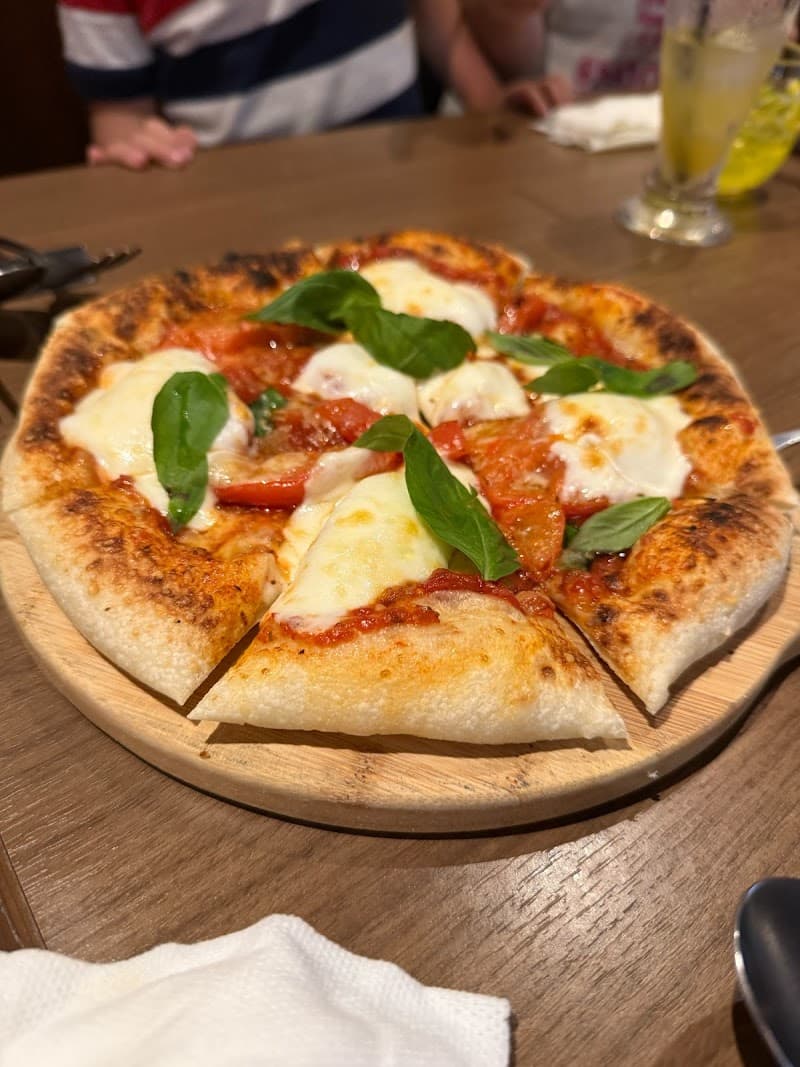 島のイタリアンバル Locavore ロカボアの店内・料理の写真 3枚目