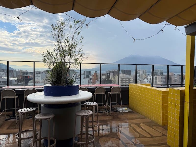THE ROOF rooftop bar & bistroの店内・料理の写真 2枚目
