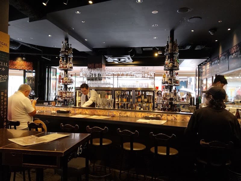 ステーキ＆ワイン 371BAR ‐サンナナイチバル‐ 新宿三丁目の店内・料理の写真 2枚目