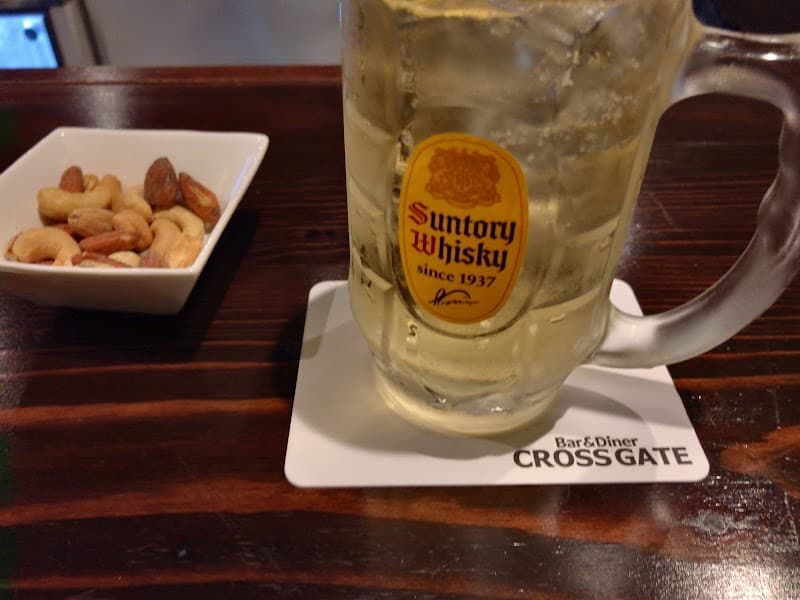 Bar&Diner CROSS GATE (バーアンドダイナー クロスゲート)の店内・料理の写真 2枚目