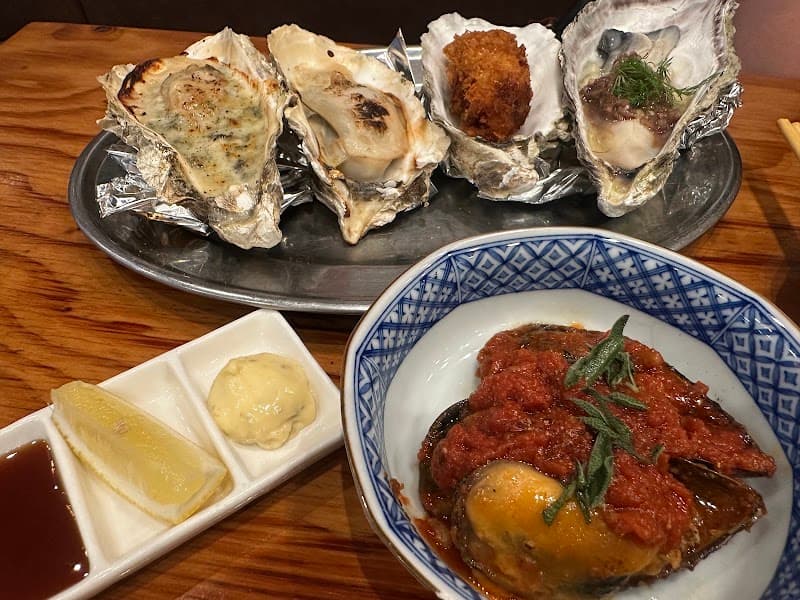 ワインと魚介 港町バル 高架下の店内・料理の写真 3枚目