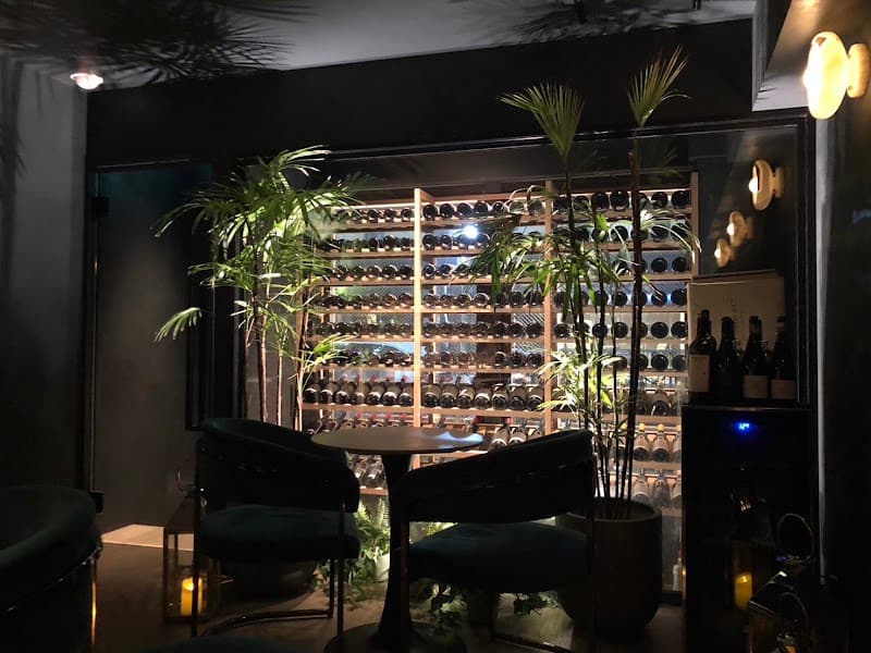 ワインバー Wine Cave 九ニ（Kyuni）の店内・料理の写真 3枚目