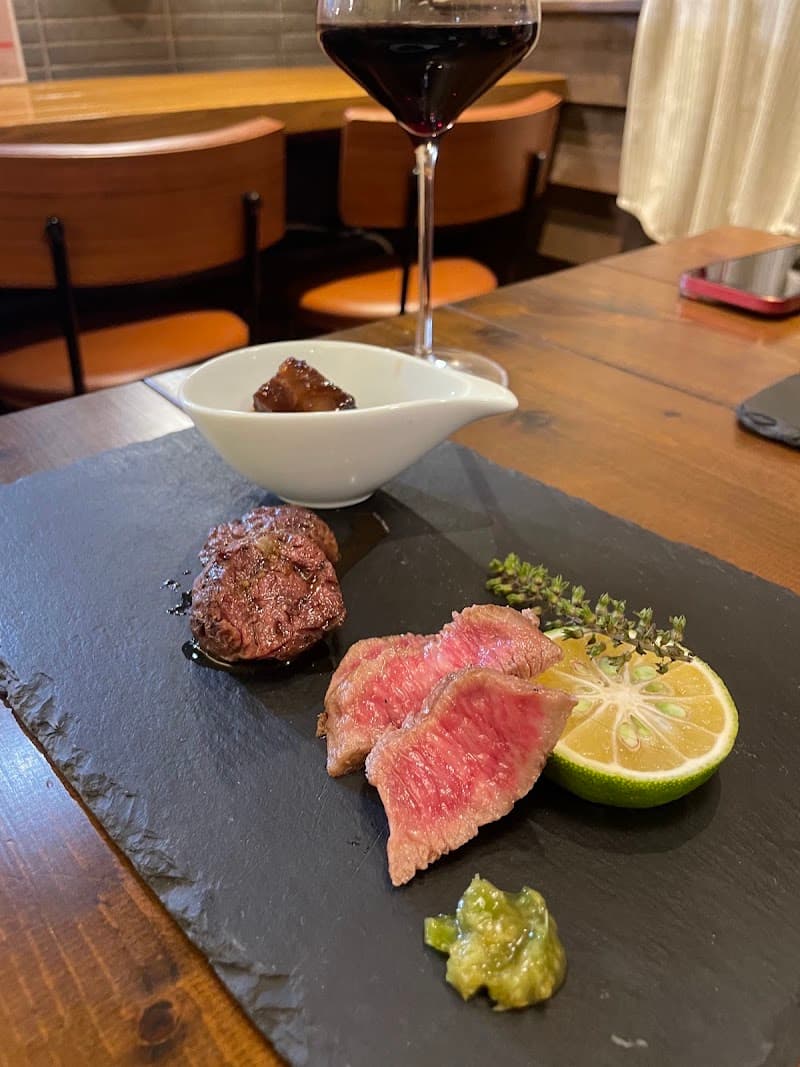 OVER THE CHARCOL LOCALの店内・料理の写真 3枚目