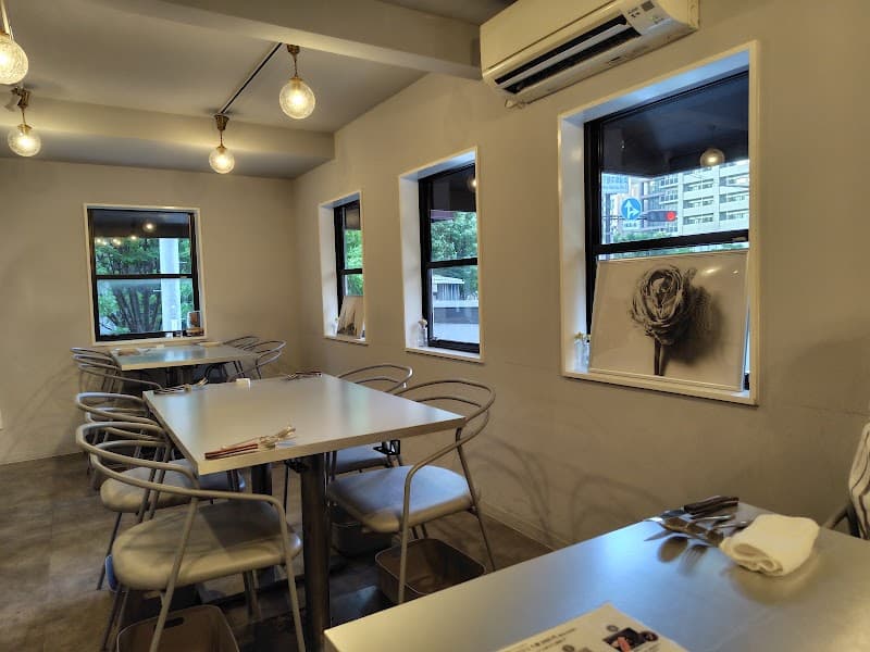 French Wine Bar undemiの店内・料理の写真 2枚目