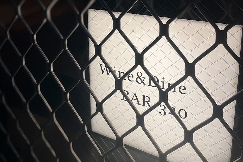 Wine＆Dine BAR 32Ō（サンニーマル）の店内・料理の写真 2枚目