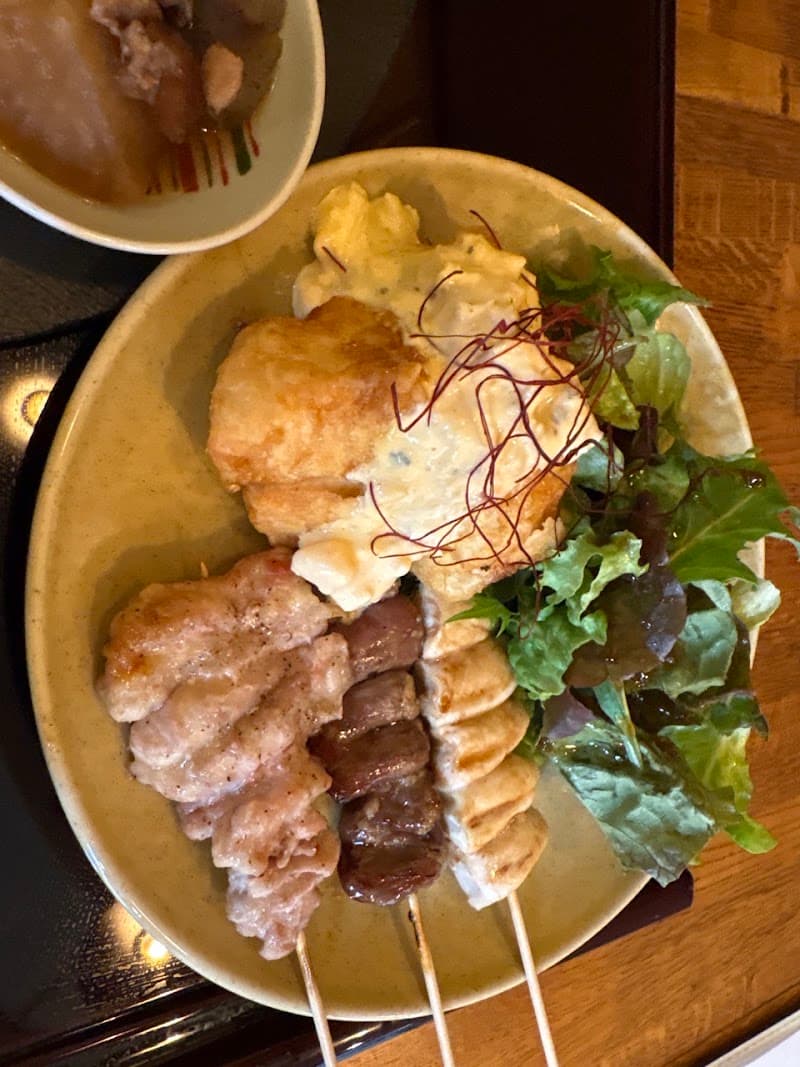 焼鳥とワインのお店 gakuの店内・料理の写真 2枚目