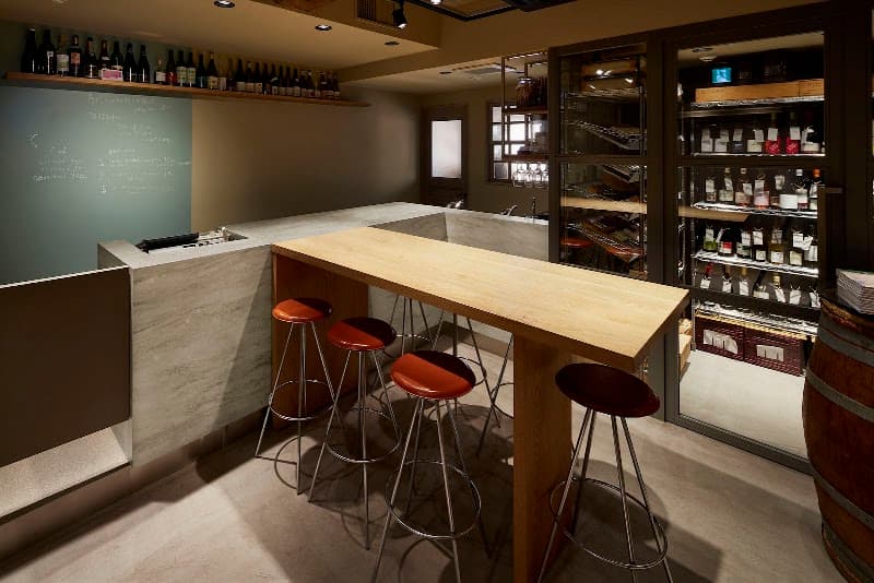 WineCave FUJIKONISHI (ワインカーヴフジコニシ）の店内・料理の写真 2枚目