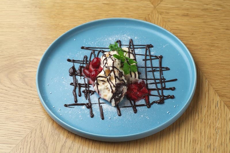 原価ビストロ チーズプラス 西梅田の店内・料理の写真 2枚目