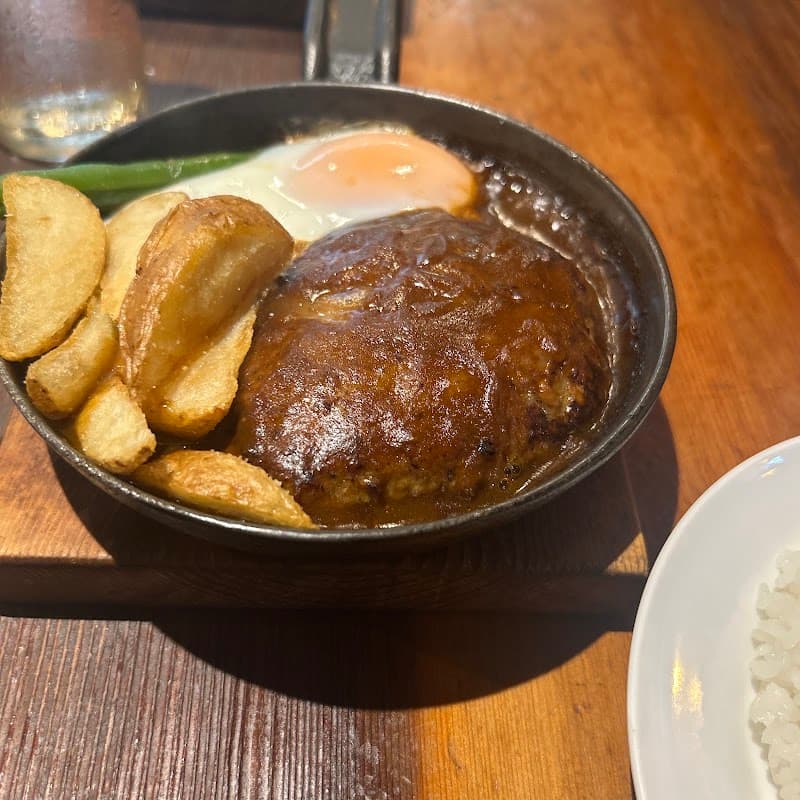 鉄鍋ビストロ BLACK POTの店内・料理の写真 3枚目