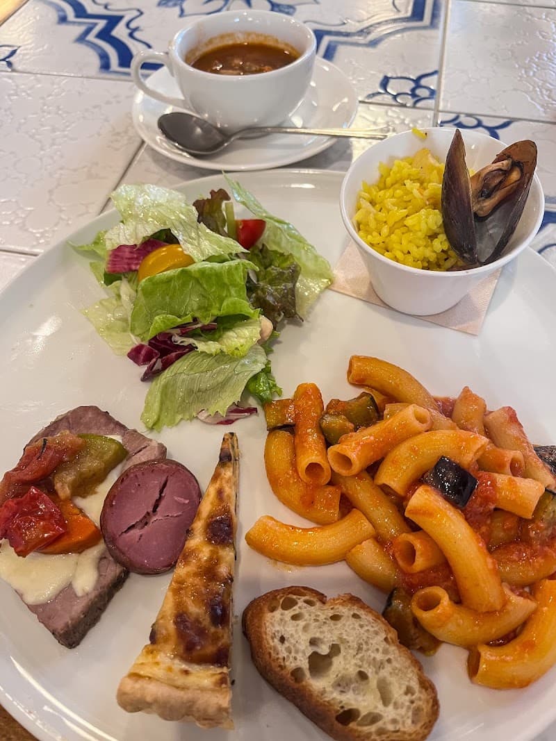セロニカ 地中海料理＆ワインの店内・料理の写真 3枚目