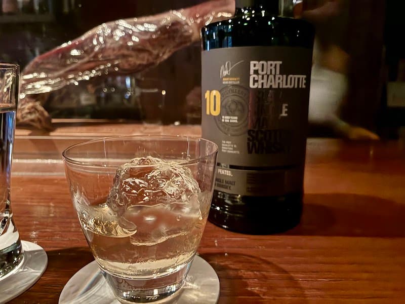 bar ディヴァーションの店内・料理の写真 3枚目