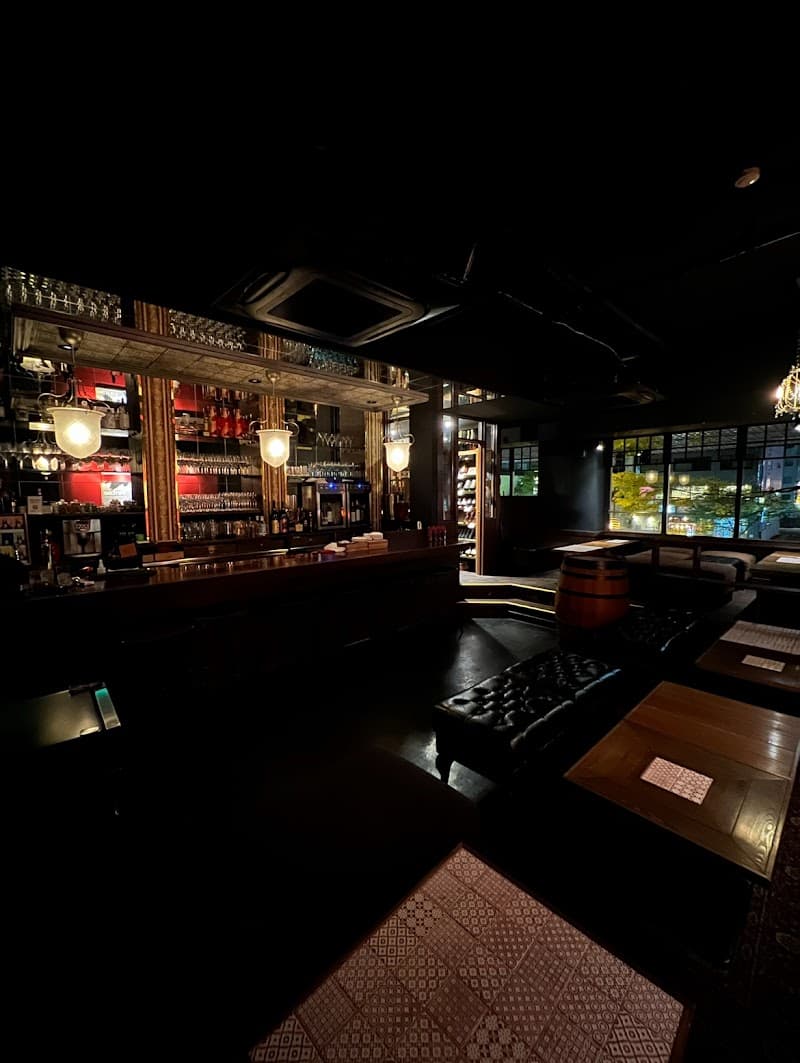 cuatro / クアトロ 名古屋 ワインバーの店内・料理の写真 3枚目