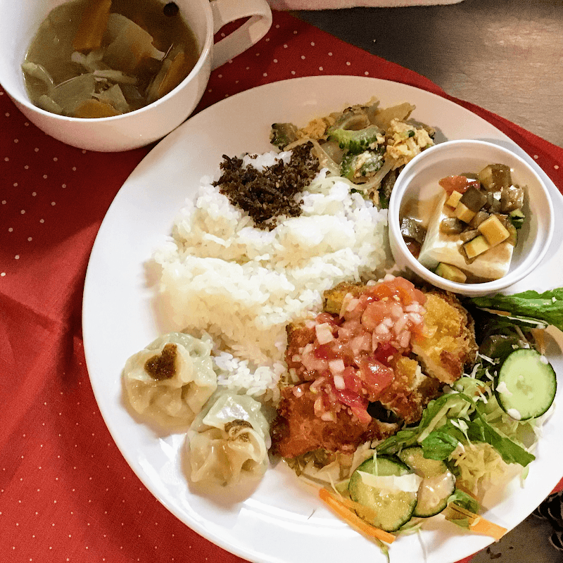 be 野菜料理とビールとワインとの店内・料理の写真 2枚目