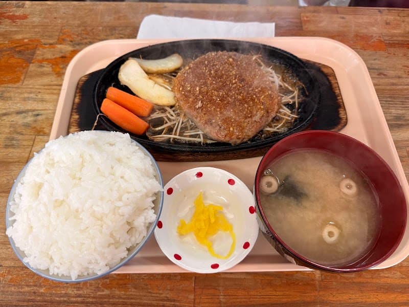 ハンバーグ・食堂 うしやの店内・料理の写真 2枚目