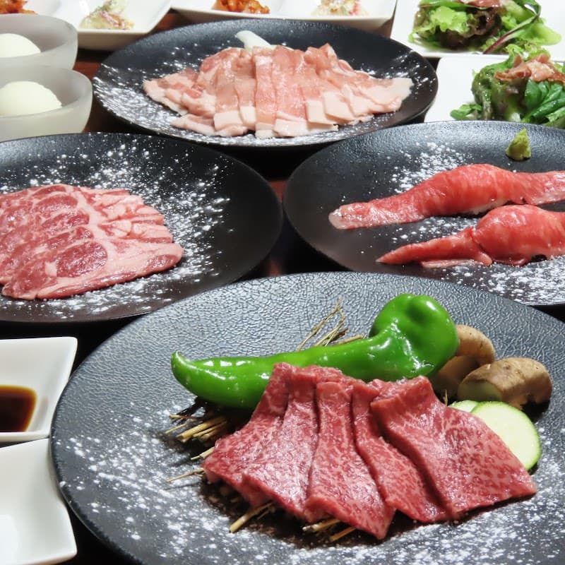 旭川ジンギスカンと北海道和牛 肉ビストロ ユキトニクトの店内・料理の写真 2枚目
