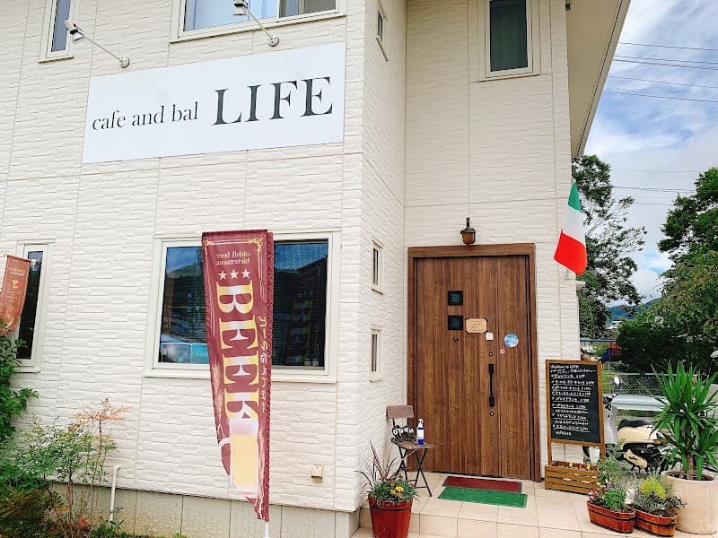 cafe and bal LIFE