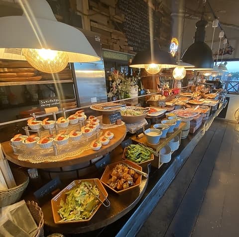 食材達の隠れ家AZITOの店内・料理の写真 2枚目