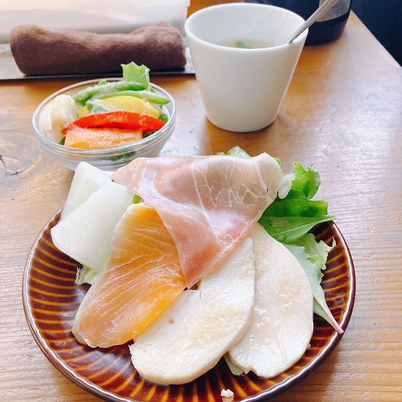 curry hut & petit bistro BAKEの店内・料理の写真 3枚目