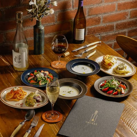 Socket -自然派ワインとイタリアン-の店内・料理の写真 2枚目