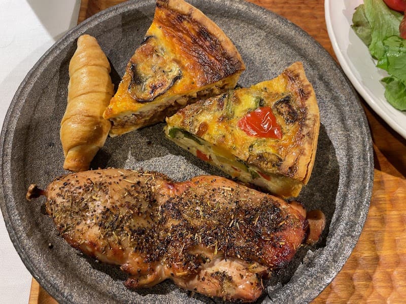 L’olivier（ロリビエ〈フランス惣菜＆キッシュ専門店〉）の店内・料理の写真 2枚目