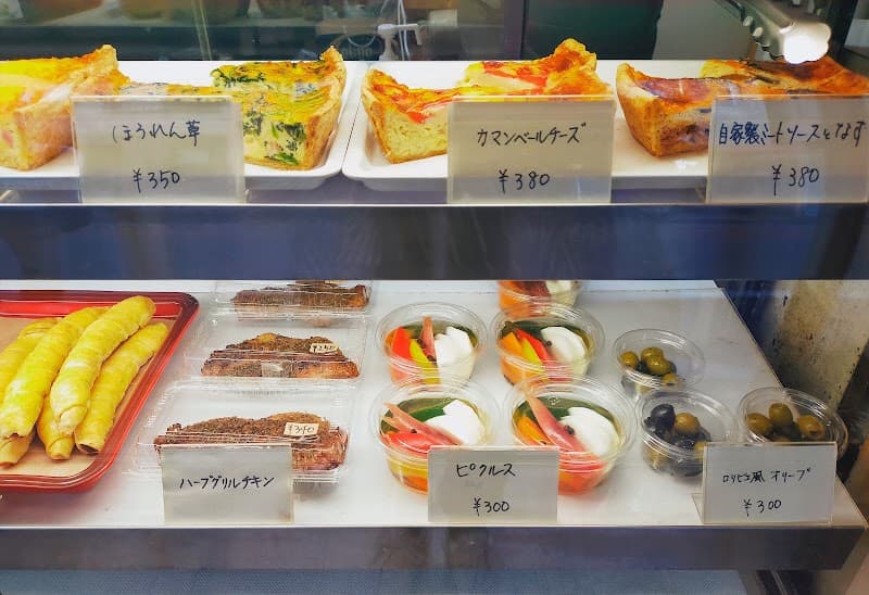 L’olivier（ロリビエ〈フランス惣菜＆キッシュ専門店〉）の店内・料理の写真 3枚目