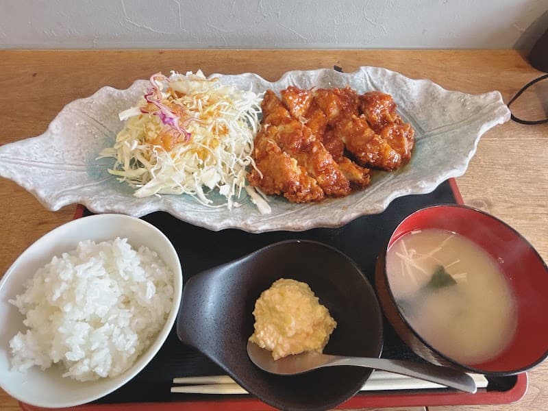 黒酢チキン南蛮定食 たかもとや 小池原店の店内・料理の写真 3枚目