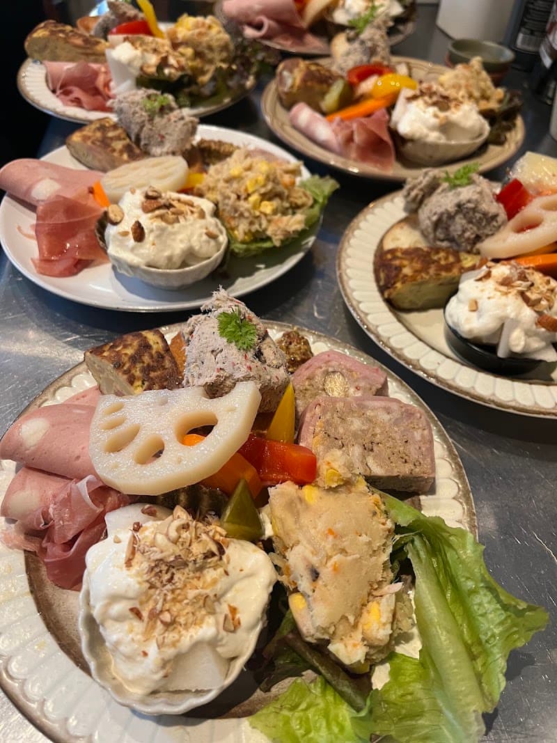 ミケトラ STAND WINE BARの店内・料理の写真 2枚目