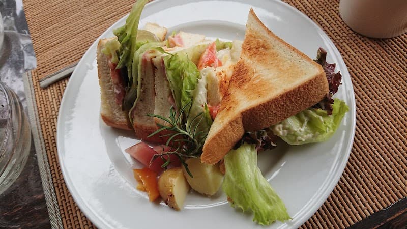 ジムノペティ ブラッスリーの店内・料理の写真 2枚目