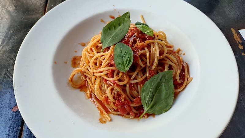 ジムノペティ ブラッスリーの店内・料理の写真 3枚目