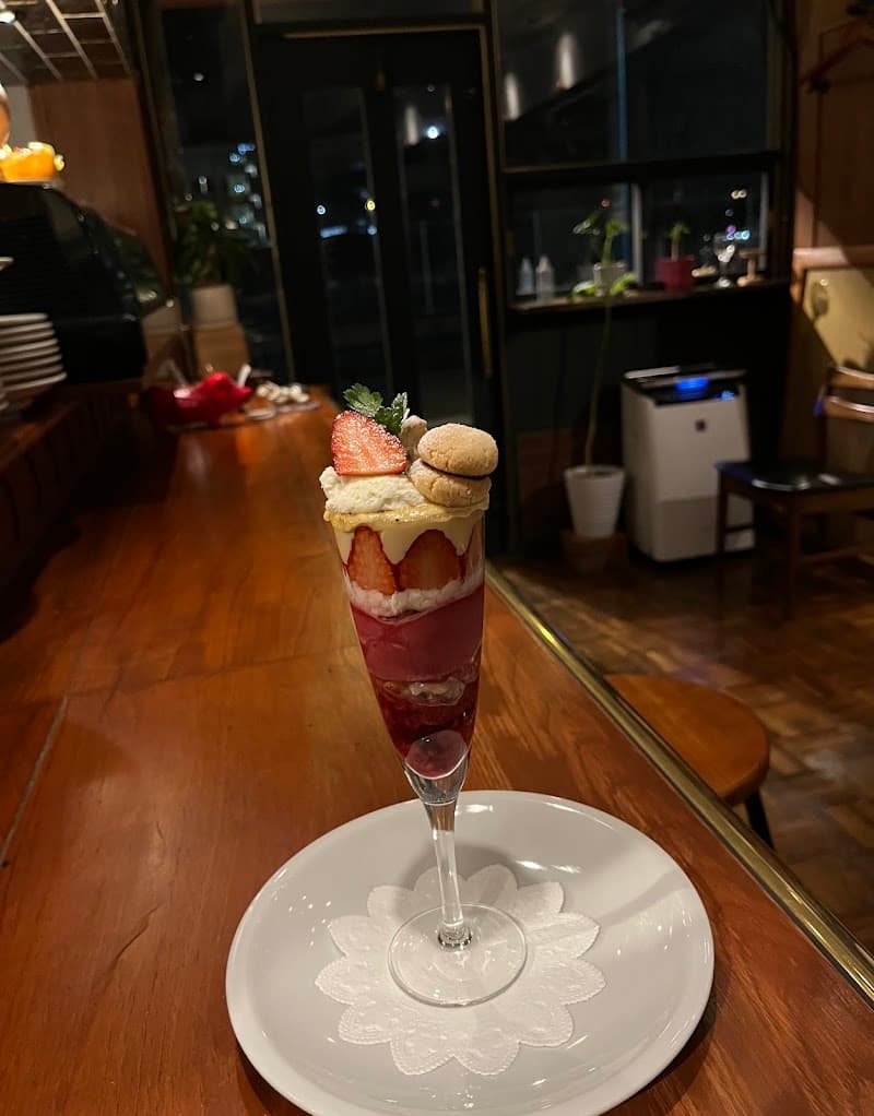 昼はミラノドゥエ、夜は月水金土はキテレツの店内・料理の写真 2枚目