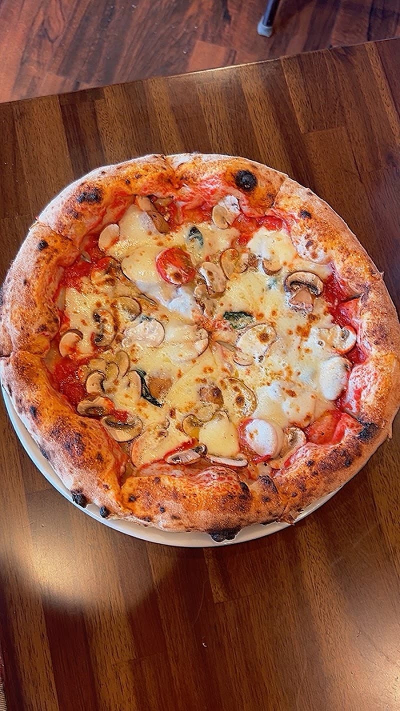 Pizzeria UWOZA di YAKUMOの店内・料理の写真 3枚目