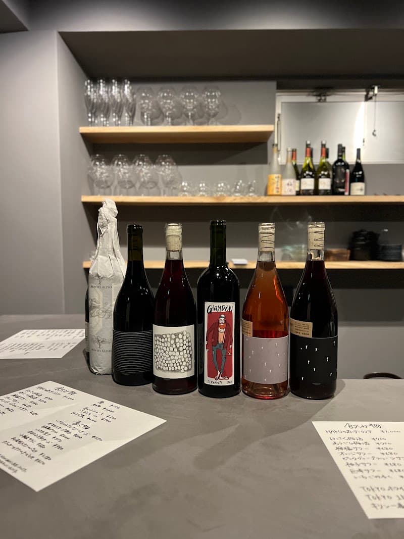 立ち飲みワインのお店haku
