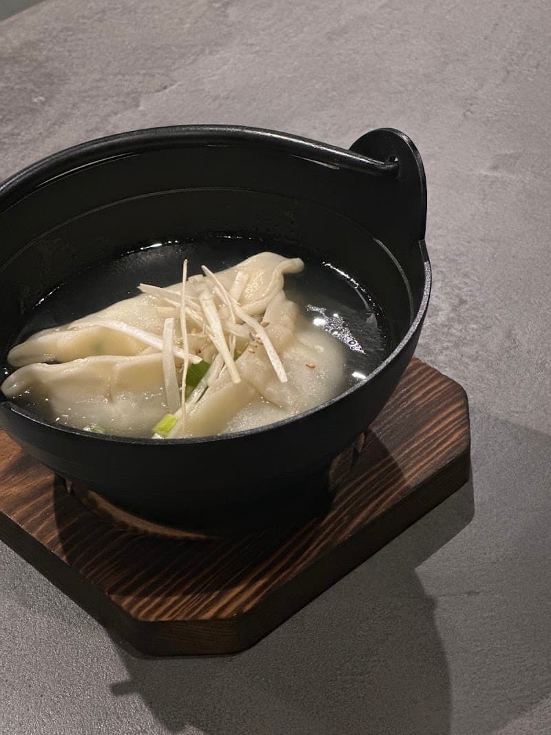 立ち飲みワインのお店hakuの店内・料理の写真 2枚目