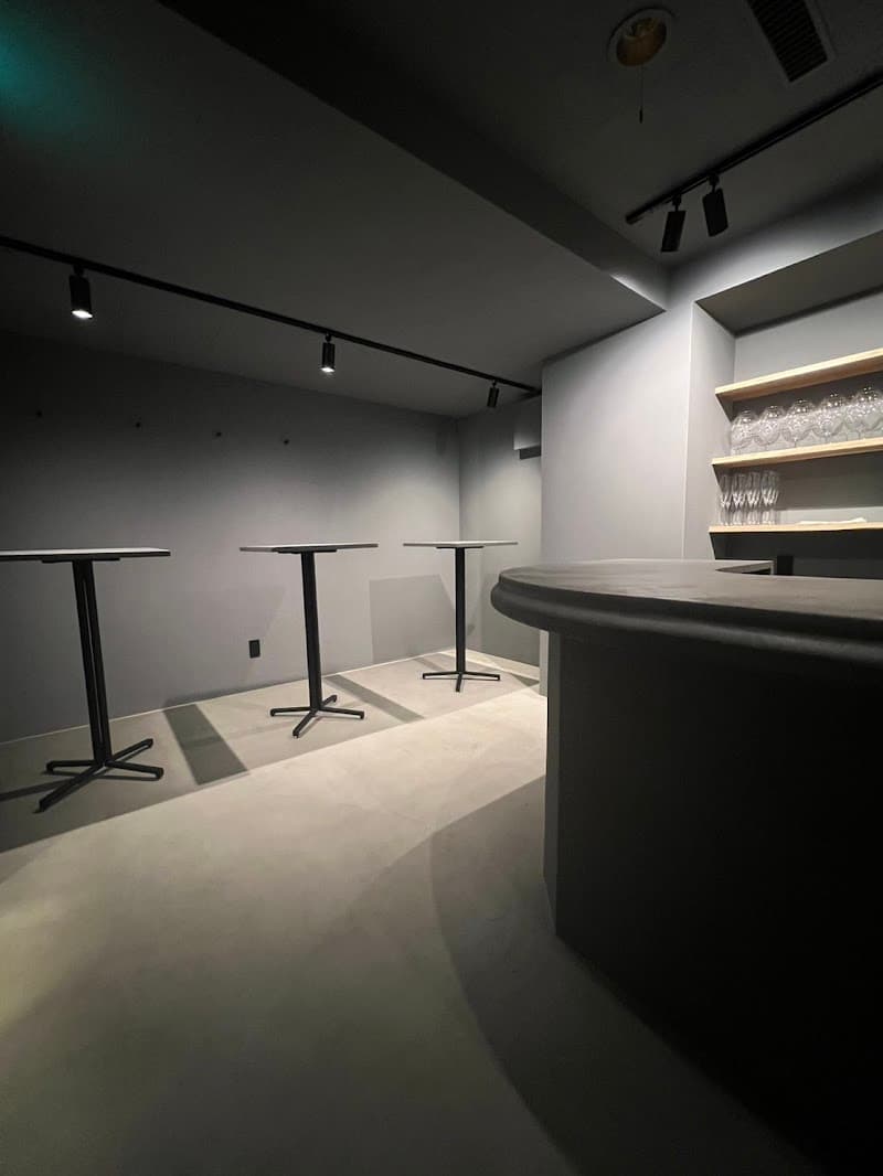 立ち飲みワインのお店hakuの店内・料理の写真 3枚目