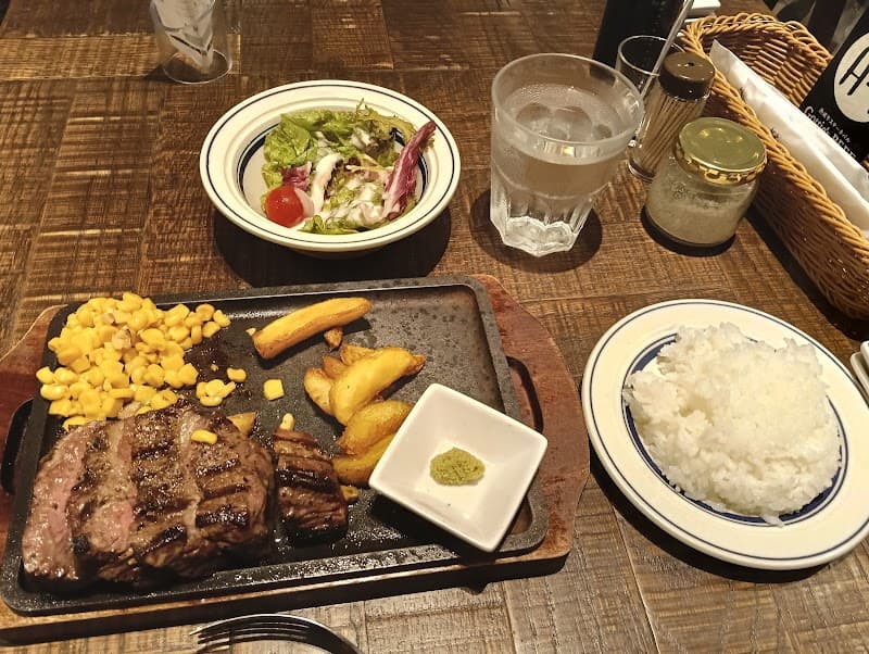 熟成牛ステーキバル Gottie's BEEF キュービックプラザ新横浜店の店内・料理の写真 3枚目